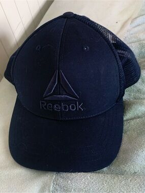 Reebok Men's Dark Navy Embroidered Logo Trucker Cap